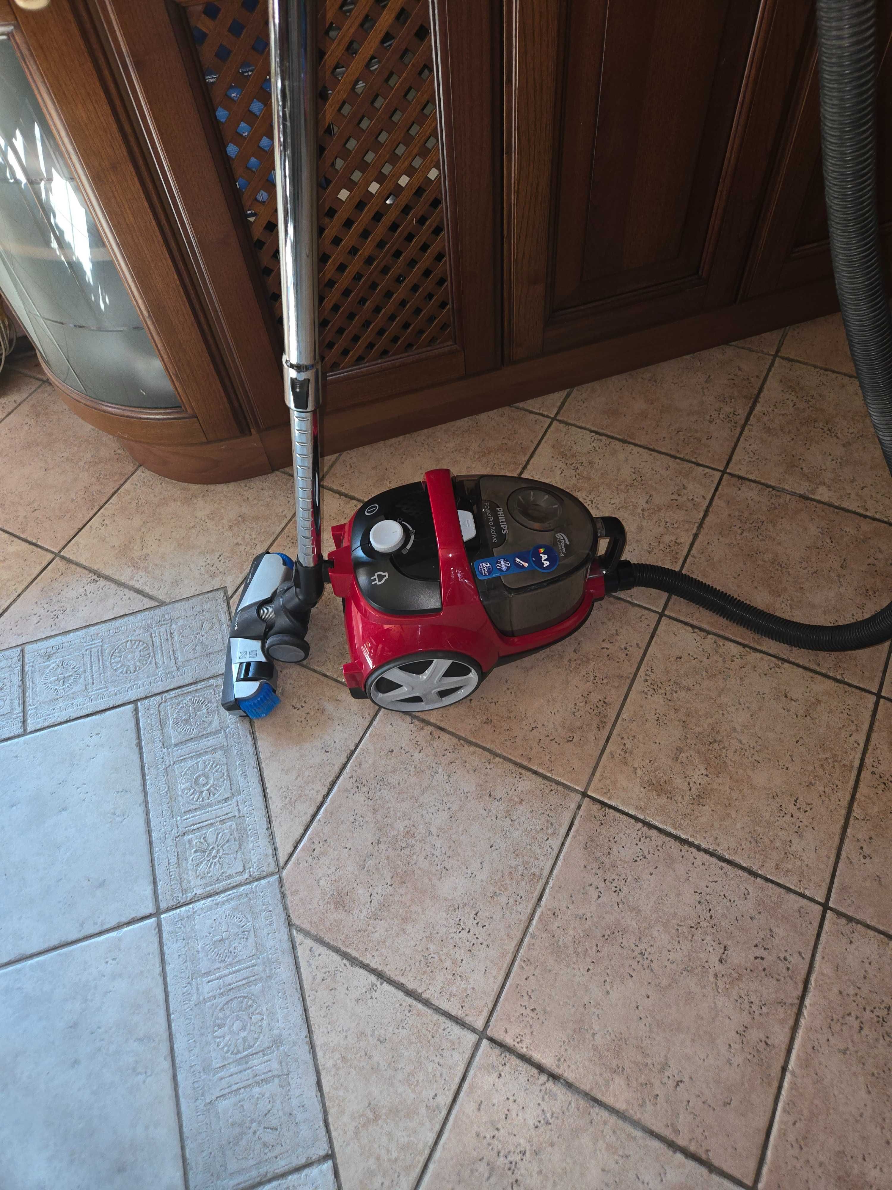 Прахосмукачка Phillips Power Pro Active