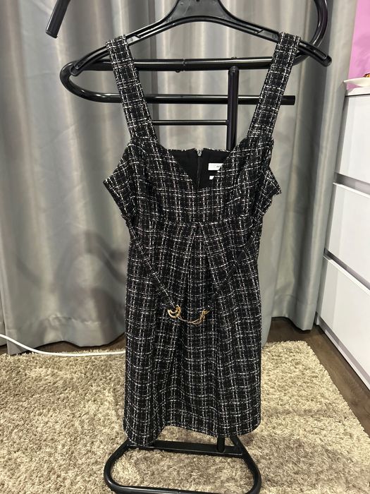 Черна рокля с коланче