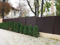 Porți metalice tip jaluzele, garduri de calitate superioară preț mic m