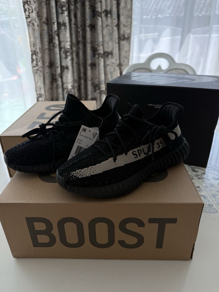 Adidas Yeezy 350 V2 Oreo