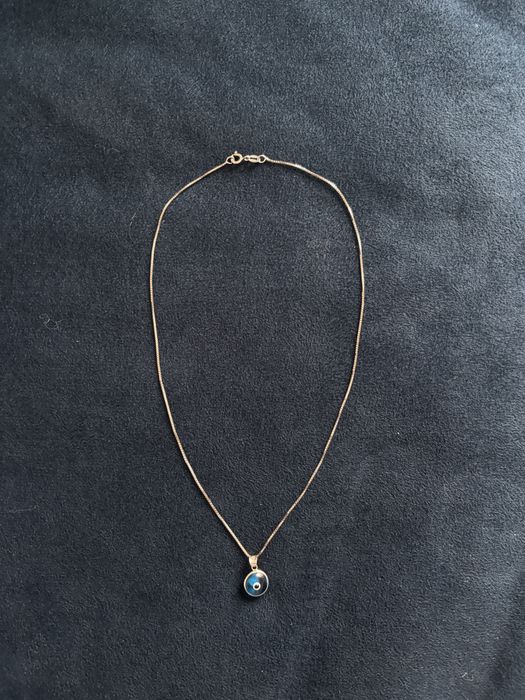 Сребърно колие със синьо око против уроки