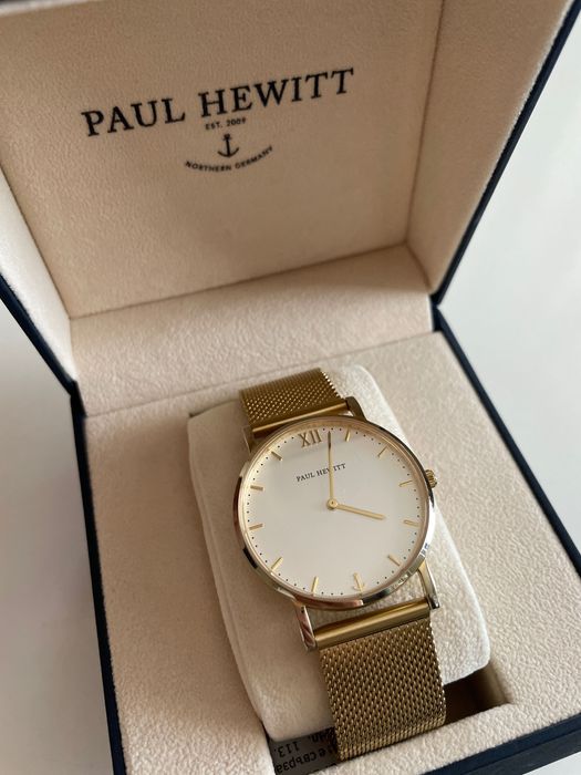 Часовник Paul Hewitt в златно