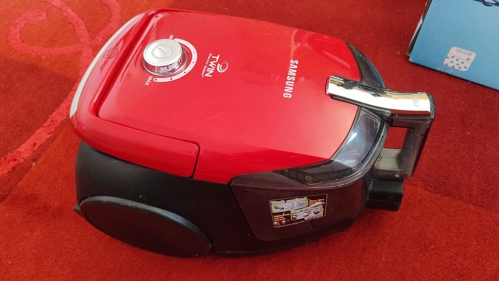 Прахосмукачка за ремонт или части Samsung VCDC15SV - мотора бучи много