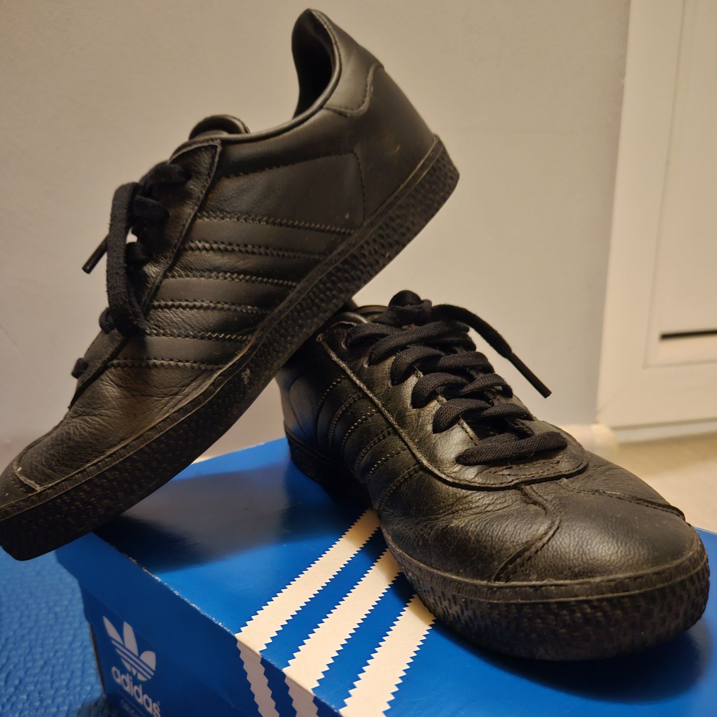 Маратонки Reebok и Adidas