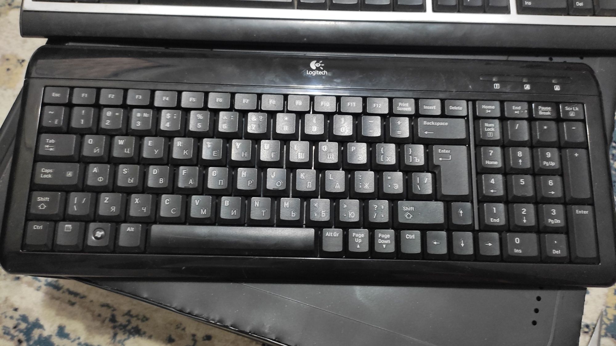 Клавиатуры logitech и deluxe