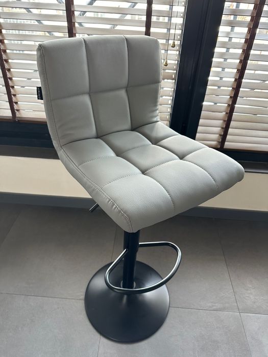 Бар Стол Queens с безплатна доставка до офис и 2г гаранция