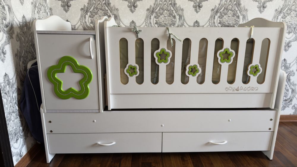 детскии кровать почти новый