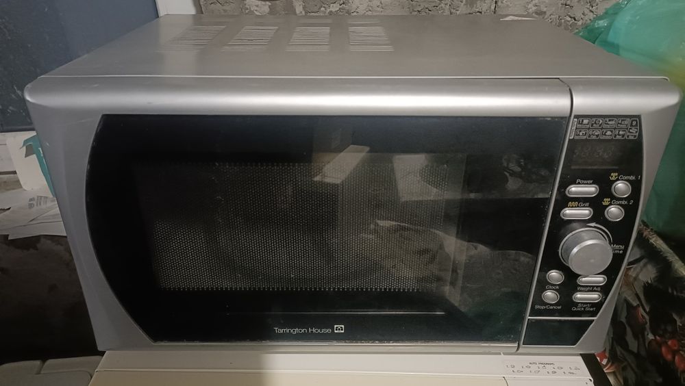 Cuptor microunde cu grill