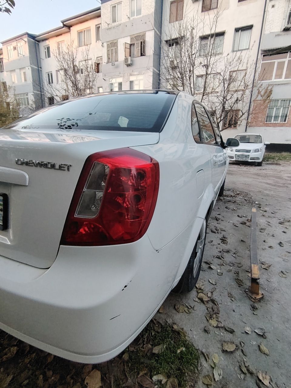 Lacetti 1.6 белая 2013год.есть метан