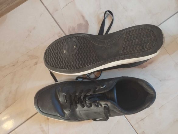обувки runners black and white