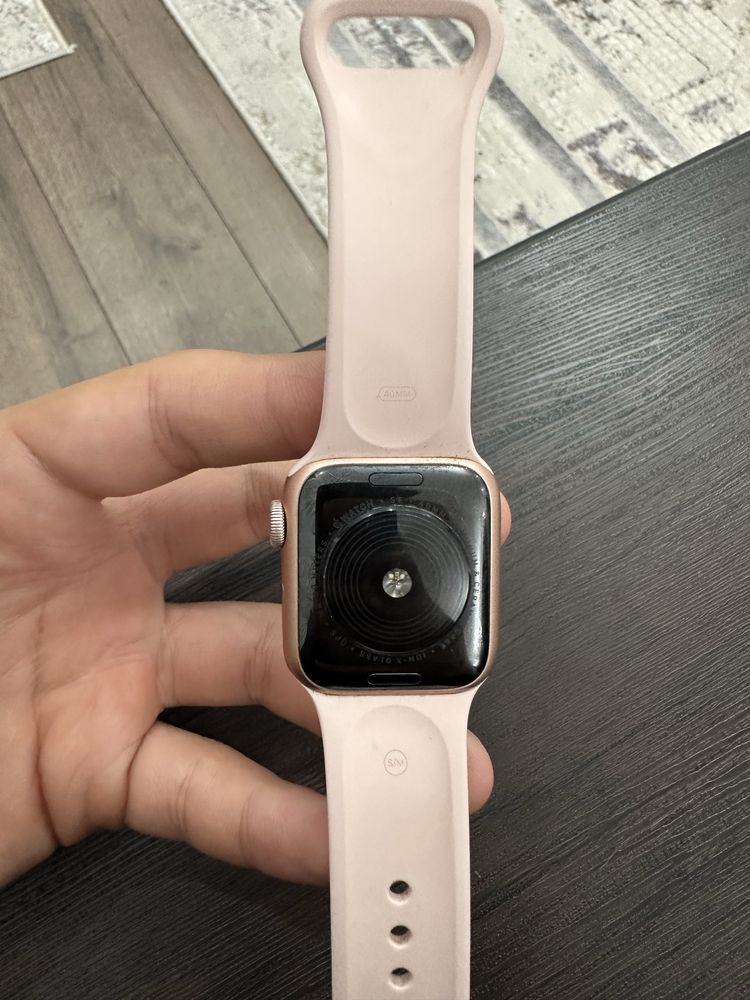 Apple watch SE с ремешком