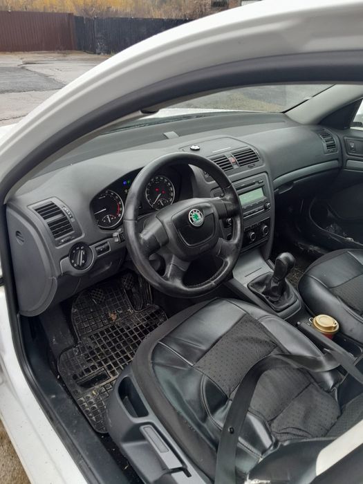 Vând Skoda Octavia 3 perfect funcțională ! 
Motor 1.6 dizel !