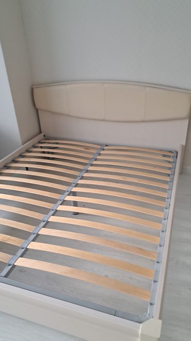 Продам Кровать 160см.