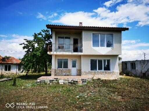 Къща в с. БОЖУРЕЦ