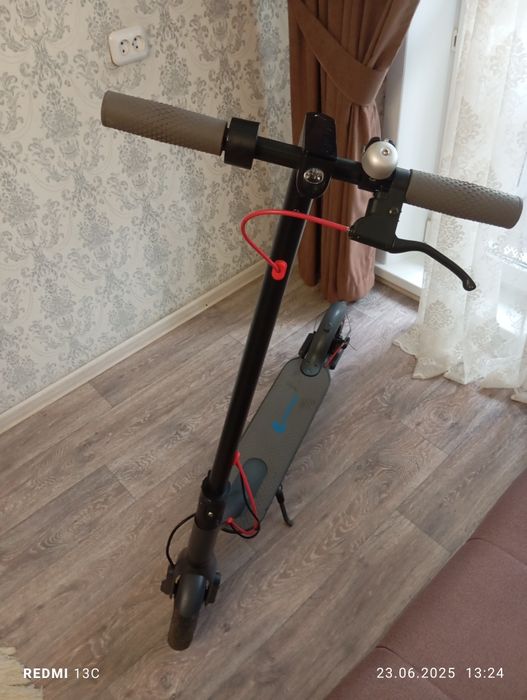 Электросамокат в хорошем состоянии