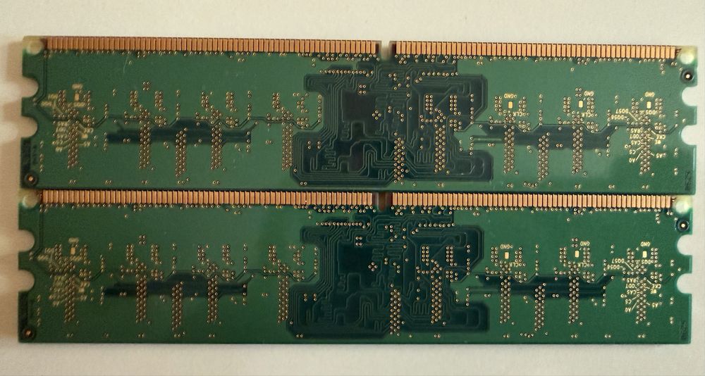 Kit 1 GB (2 x 512 MB) memorie RAM DDR2, PC2-4200U, pentru desktop