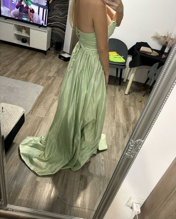 Rochie lunga eleganta, crapata pe picior