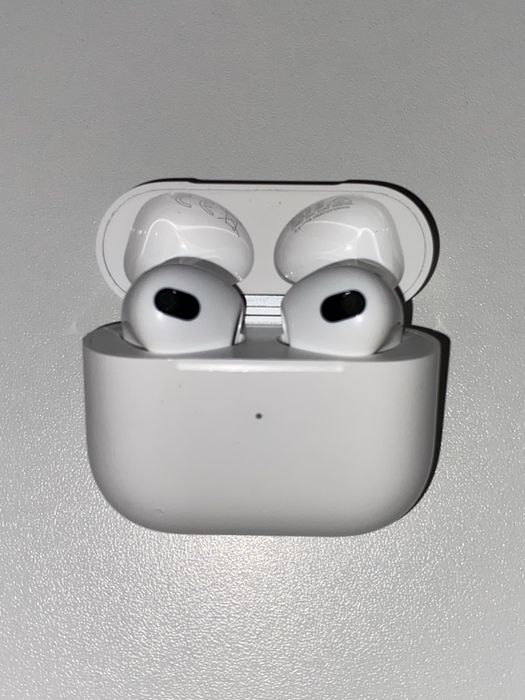 Продам AirPods 3 с хорошем состоянии.