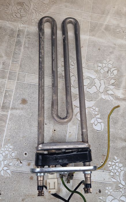 Vând motor,pompă,rezistența și curea pentru mașină de spălat WHIRLPOOL