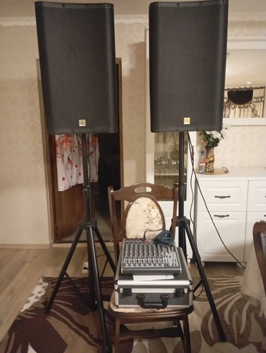 Vând doua boxe the box pro DSP 115