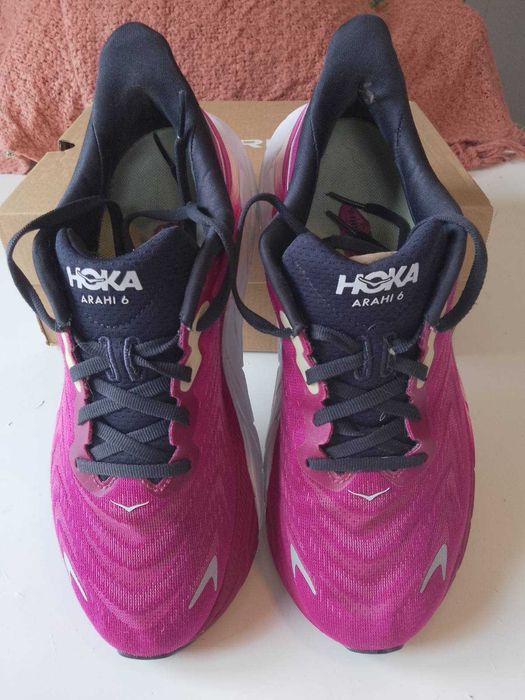 Маратонки Hoka ARAHI 6