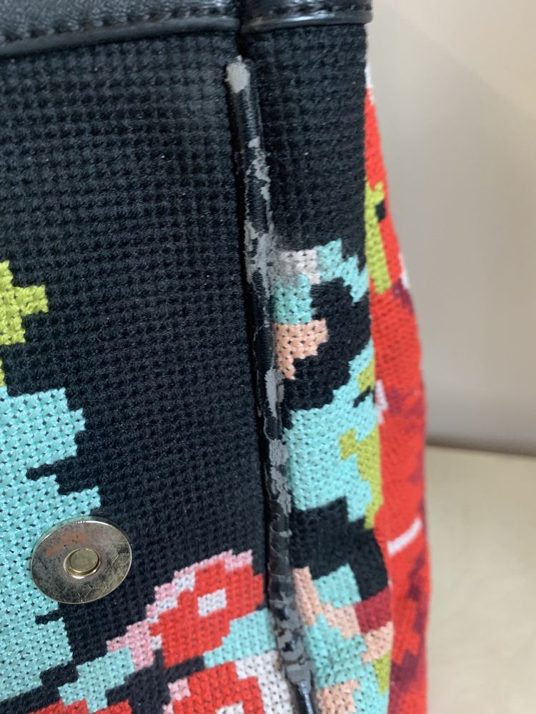 Женска сумка с вышивкой дольче