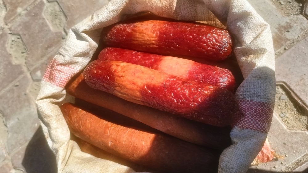 Мяса колбаса для собак.