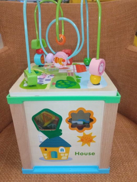 Дървен куб монтесори