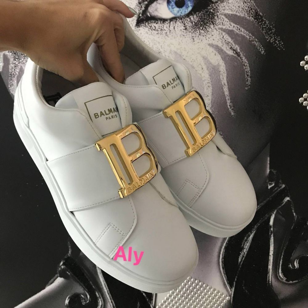 Adidasi Balmain albi