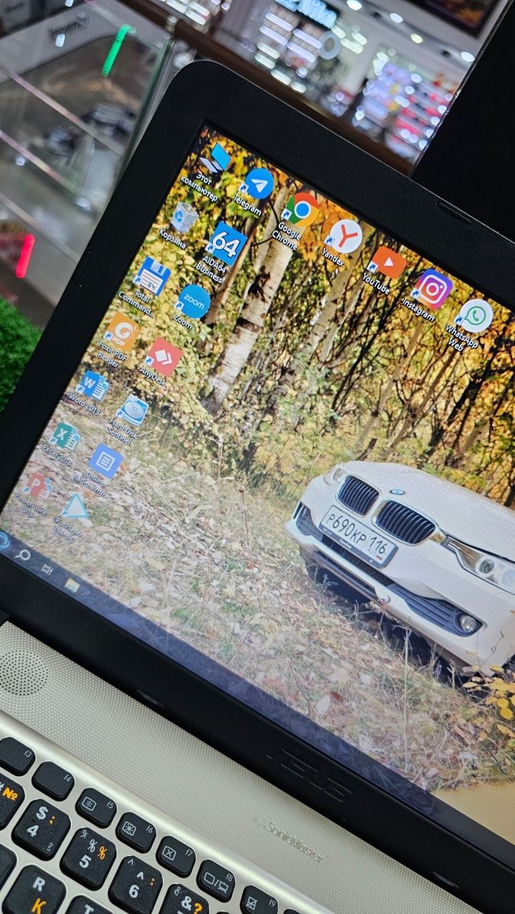 ASUS  -  baland muzikalarni sevadigan studentlar un maxsus noutbuk