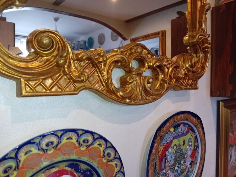 Oglinzi vechi din lemn și rasina