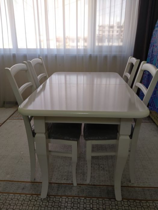 Стол и стулья для кухни