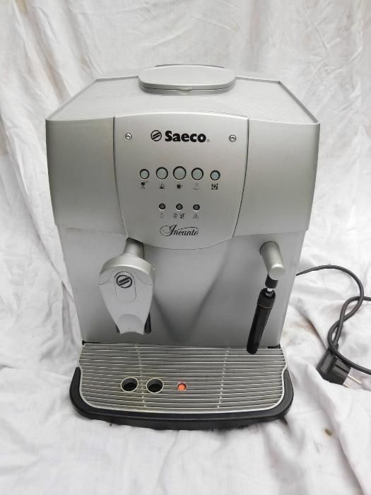Продавам домашна кафе машина Saeco Incanto