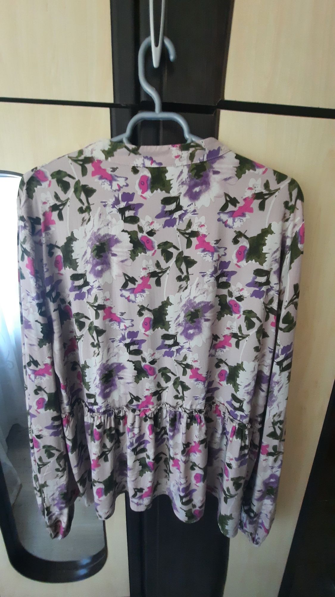 Bluză elegantă, răcoroasă, Vila,mărime 38,nouă fără etichetă