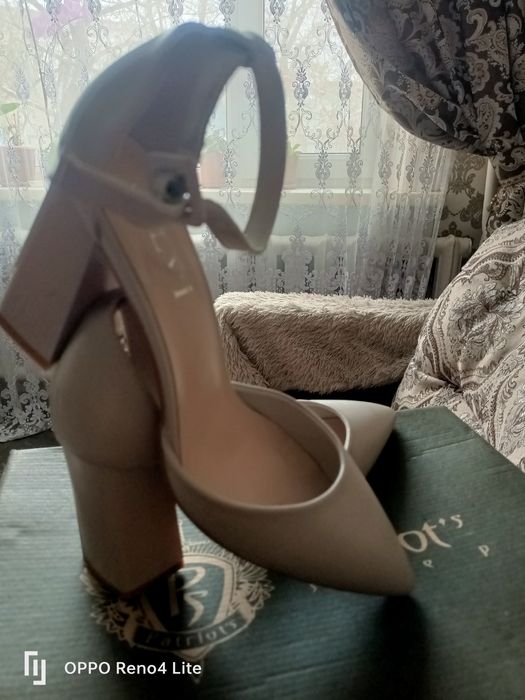 Продам женские туфли