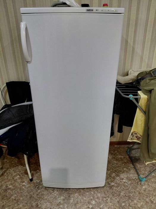 Продам морозильник 240л