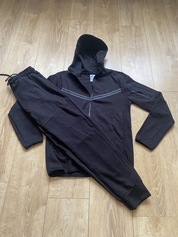 Trening Tech Fleece Nike marimea XL si XXL