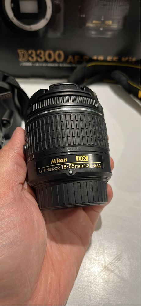 Продавам фотоапарат Nikon D3300 + подарък