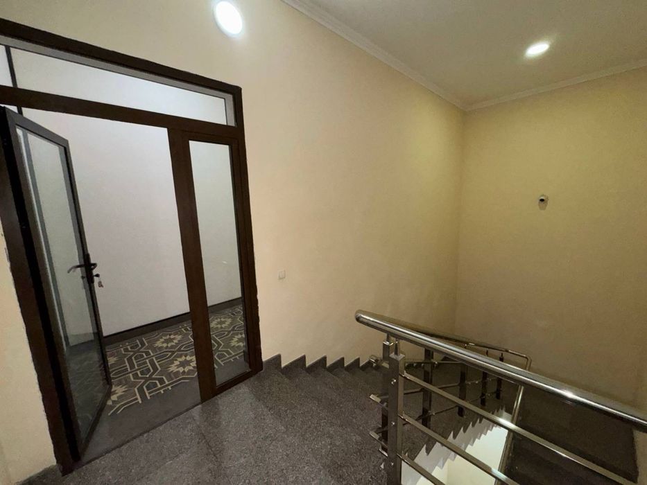 Аренда под офис Чорсу , Гулобод 200м2 7 комната 1м2 10$, 2000$