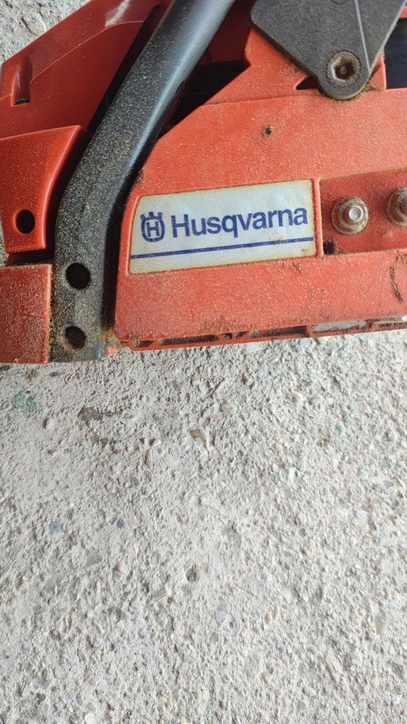 Vând drujba Husqvarna 136.urgent