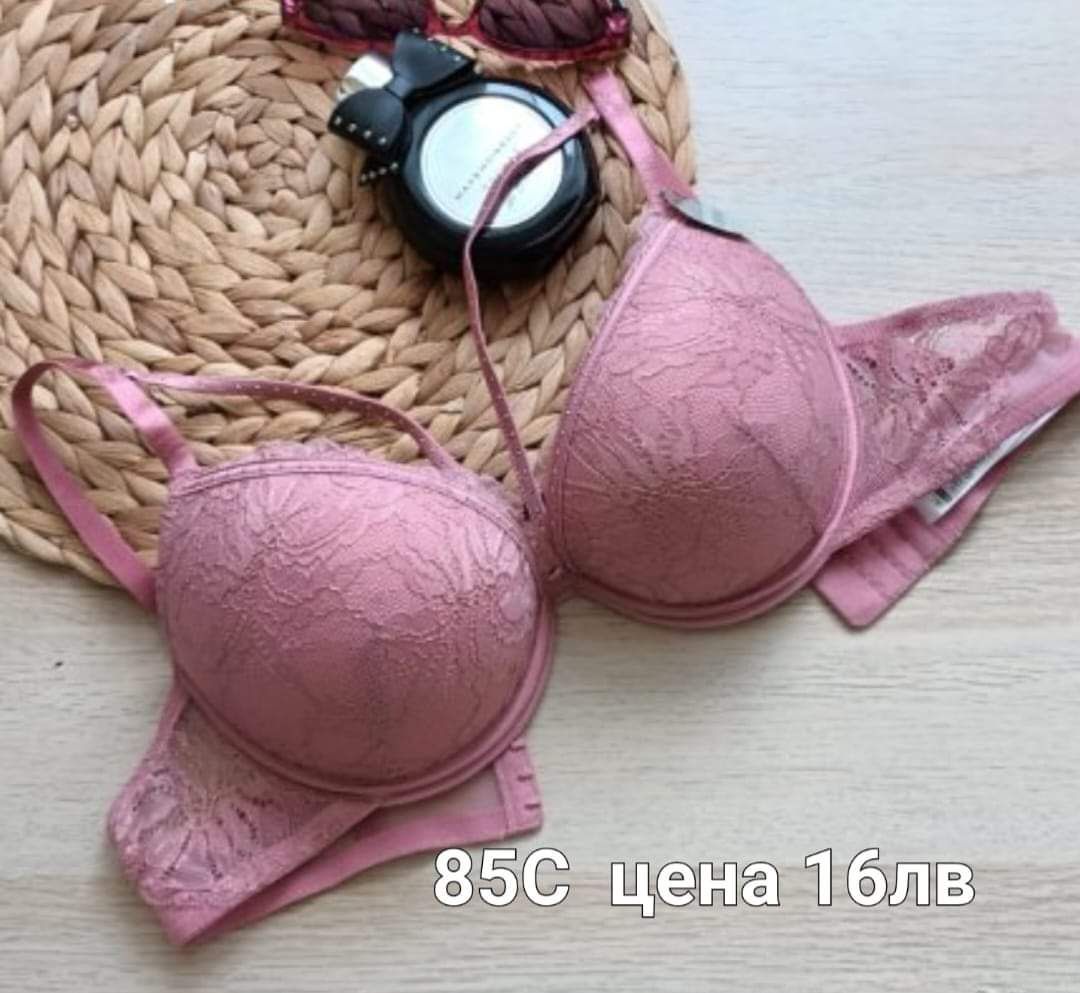 Бельо  различни модели цени иналични размери са написани върху всяка с