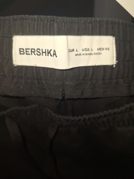 Pantaloni cargo bershka