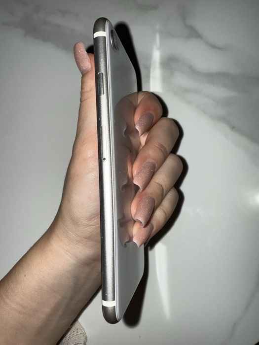 Vând Iphone SE 3 64GB