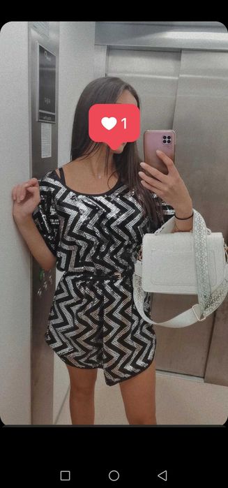 Рокля с пайети къса