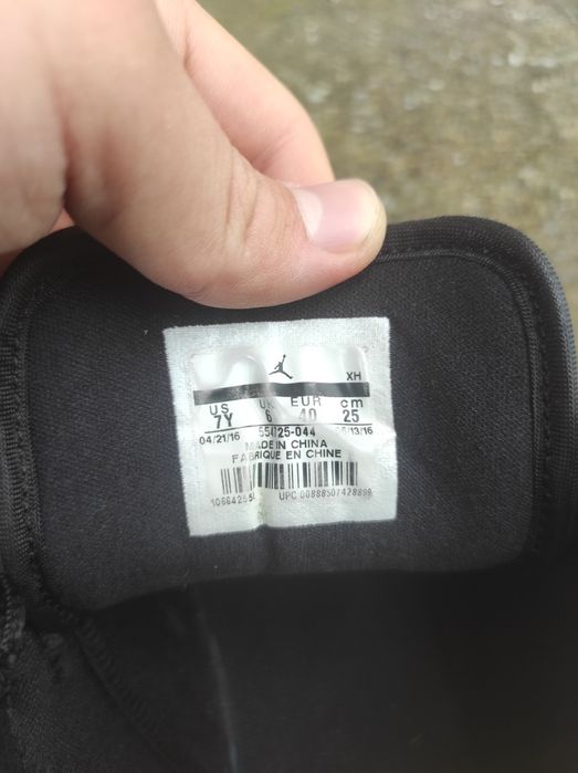 Jordan 1 mid triple black