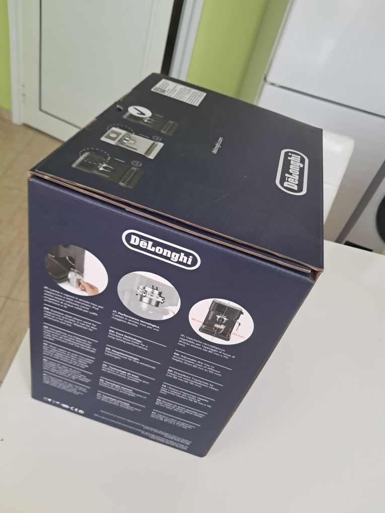 Кафемашина DeLonghi EC230.BK
