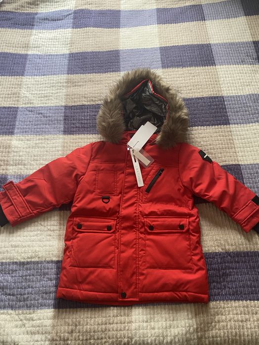 Продаю детскую куртку новая