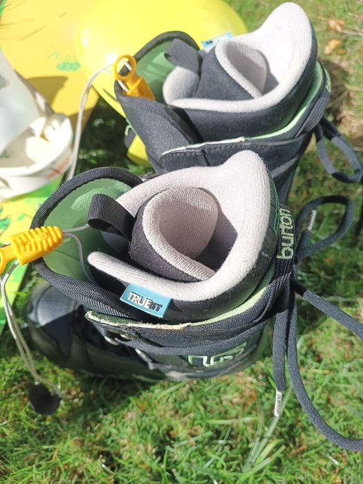 Комплект сноуборд Burton, автомати, обувки и каска