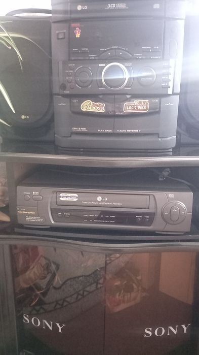 Продам музыкальный центр и видео магнитофон  LG, оба в отличном состоя