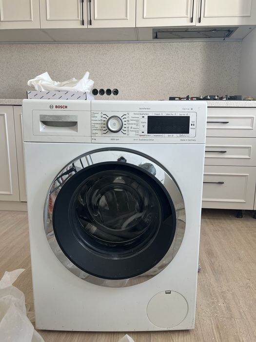Стиральная машина Bosch Serie 8 VarioPerfect (8 кг, 1600 об/мин)